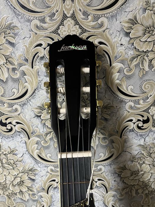 Klassik gitara sotiladi, yaxshi holatda