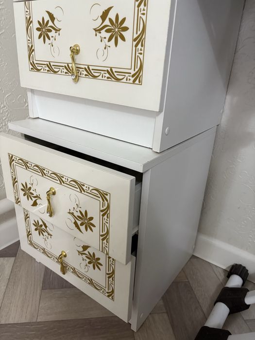 Тумбочка Трюмо