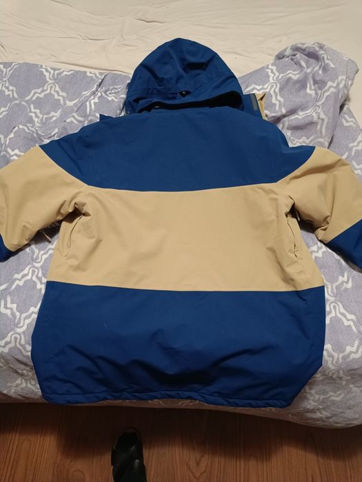 Vând geaca de Sky aproape noua