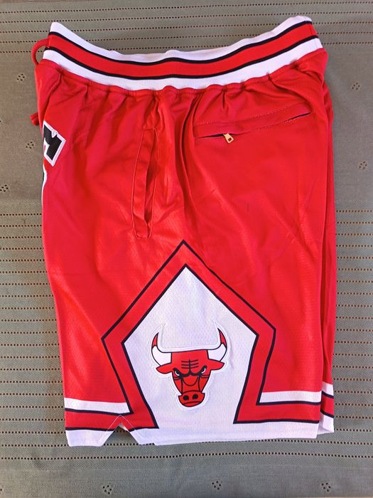 Pantaloni scurți de baschet (disponibili)