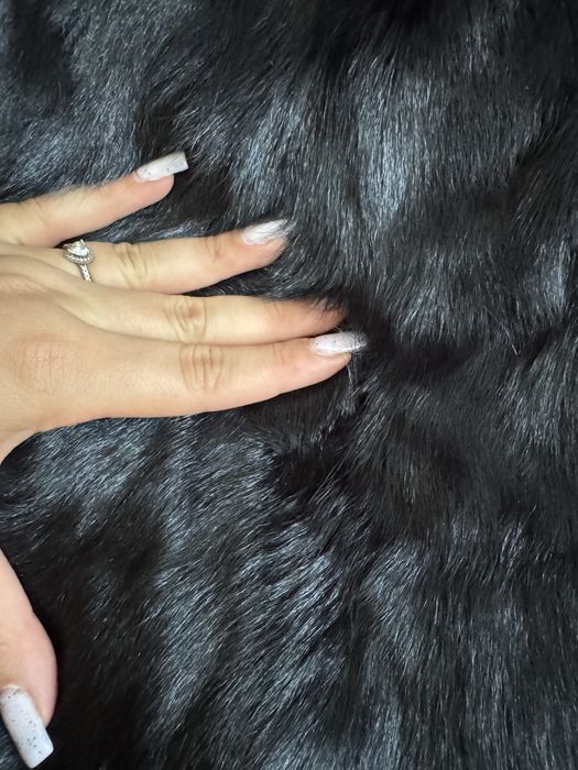 Haină elegantă din blană naturală neagră – preț negociabil