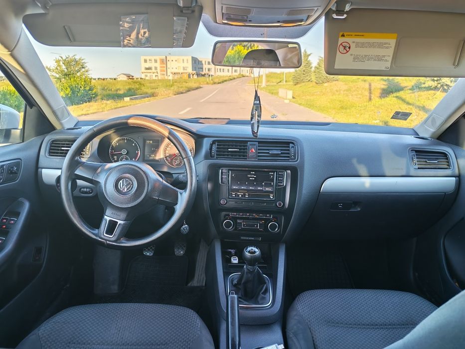 VOLKSWAGEN Jetta 2011 — imagine 5