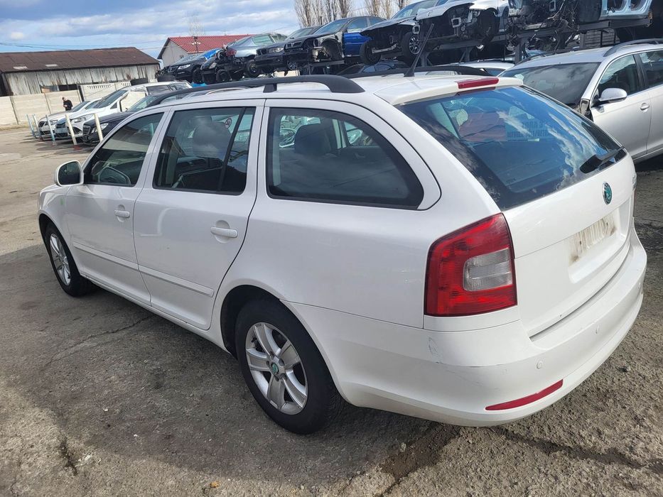 Dezmembram Skoda Octavia 2 Usa spate dreapta/Usa spate stanga