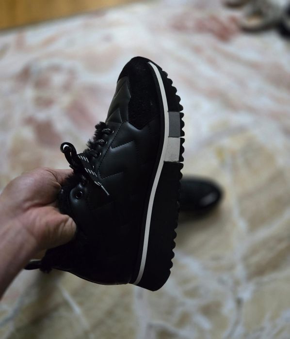 Продам зимние кроссовки