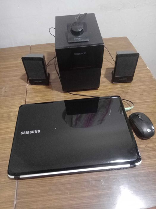 Продаю ноутбук SЛMSUNG с усилителем Microlab М-113
