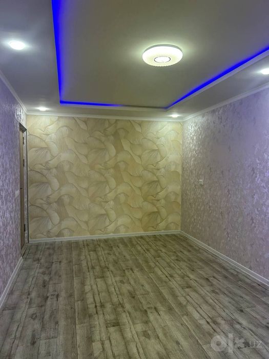 Продаётся 3х комнатная квартира в городе Чирчик 4 микрорайон