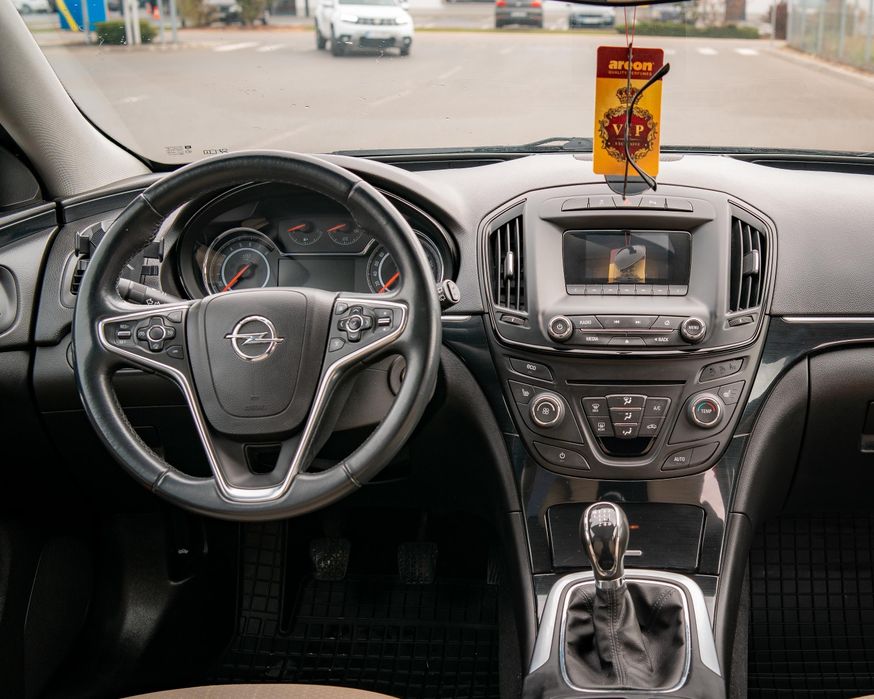 Vand sau schimb opel insignia 1.6 turbo,2014