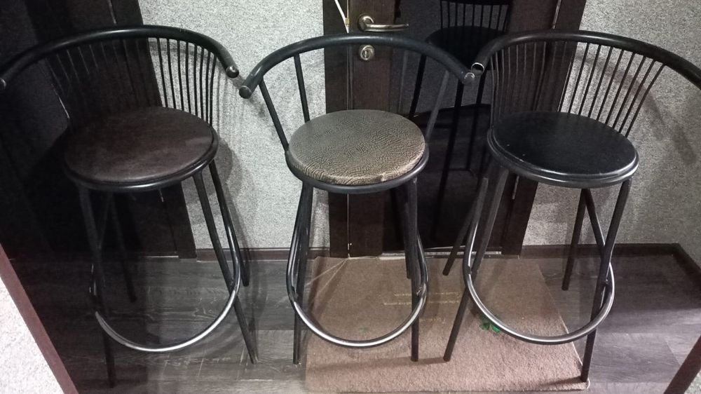 Продам барные стулья