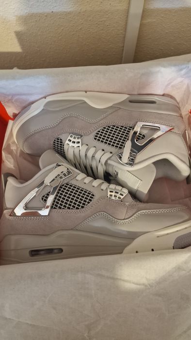 Air Jordan 4 Frozen Moments