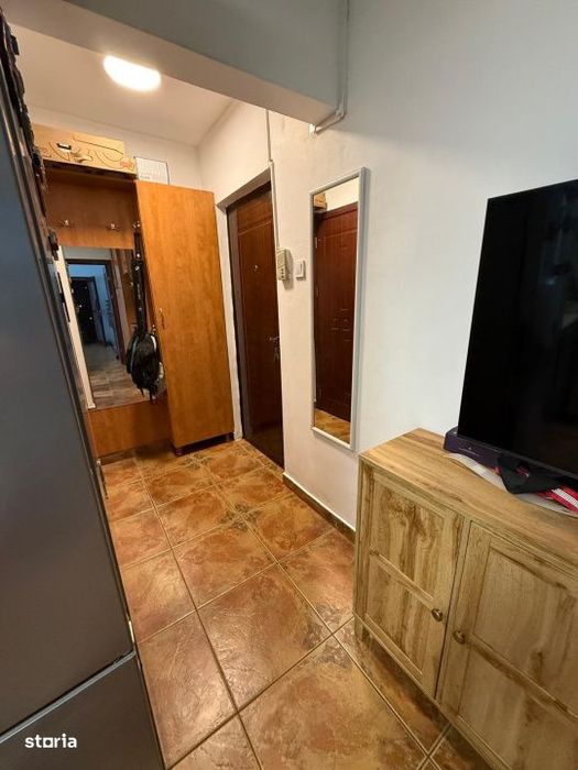 Apartament de vanzare, semidecomandat, 3 camere, et 1, Brazda