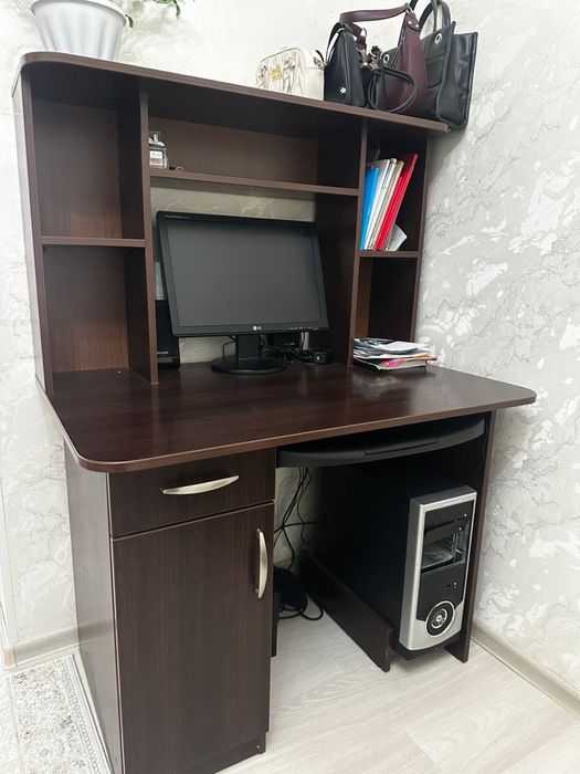 Стол для компьютера