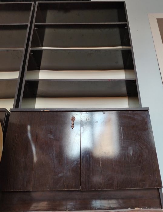 Книжный шкаф б/у 300 000 сум