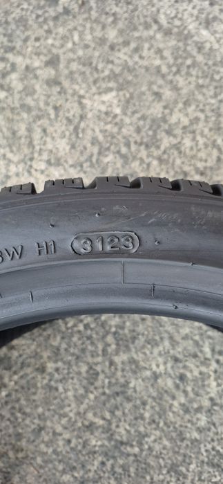 4 anvelope iarna ca noi Hankook 225/40/18.Pretul este pe bucata.