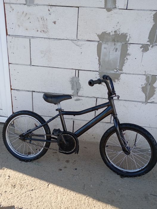 Vând bicicletă fake BMX pentru copii de 8-9 ani