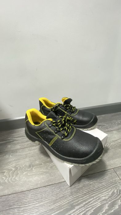 Обувь ботинки размер 43