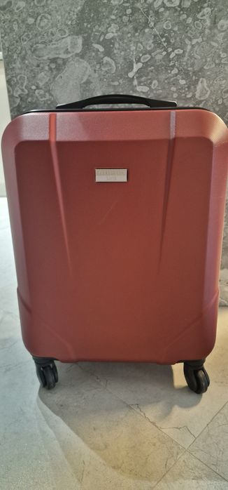 Куфар с колелца-ръчен багаж