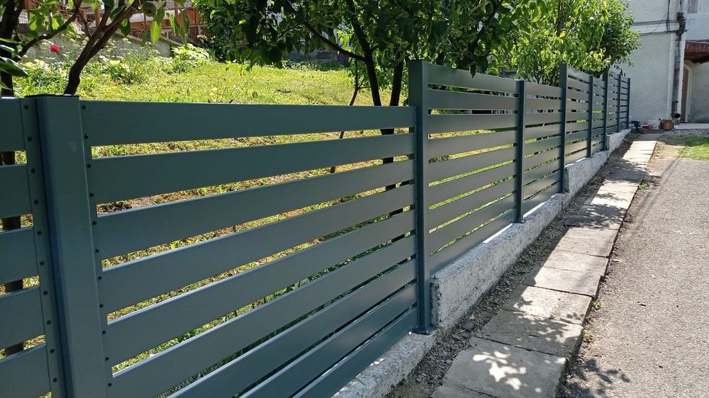Garduri din șipci metalice
