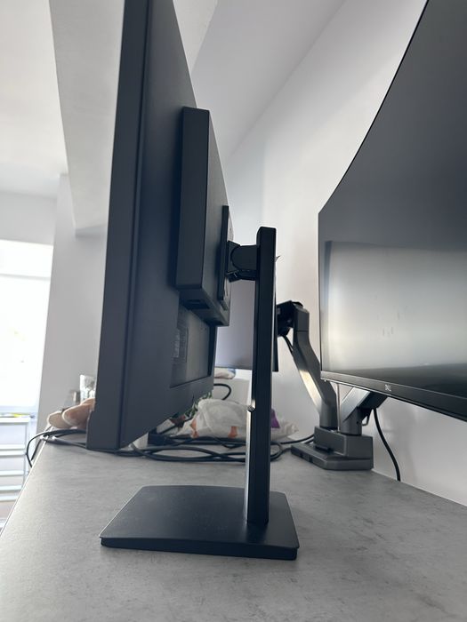 HP X27i gaming monitor