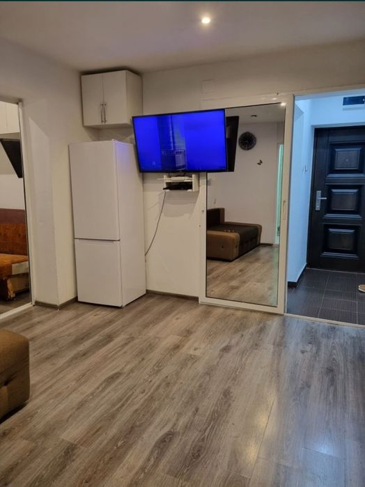 Schimb Garsoniera cu Apartament minim 60 mp, DECOMANDAT In TG-jiu,minim 3 camere,doar etaj 1 maxim 2+diferență din partea mea