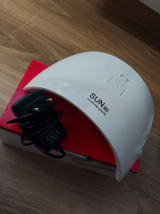 Лампа и пила за маникюр