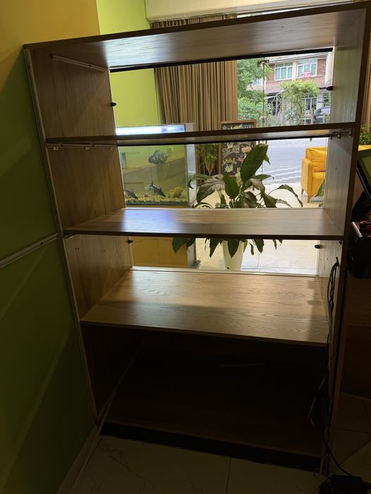 Полка-витрина , срочная продажа