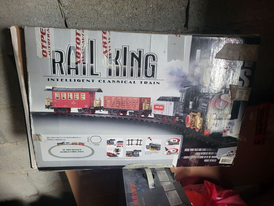 Игрушечный поезд