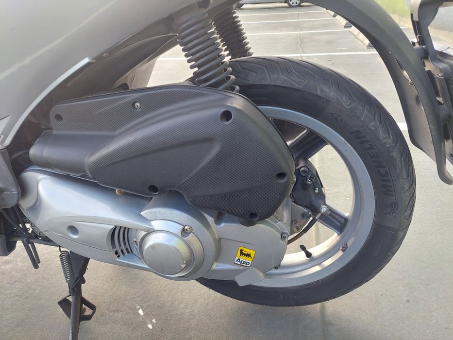 Scuter Aprilia 200 cc A2 acte la zi