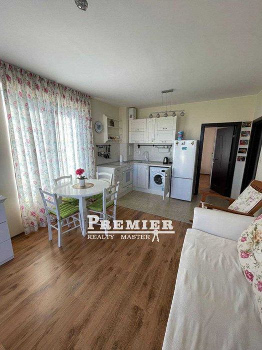 Продава се отличен тристаен апартамент в Равда.