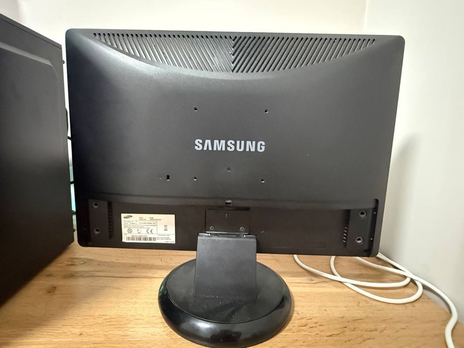 Продам на запчасти не рабочие мониторы