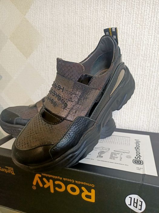 Стильная обувь в школу