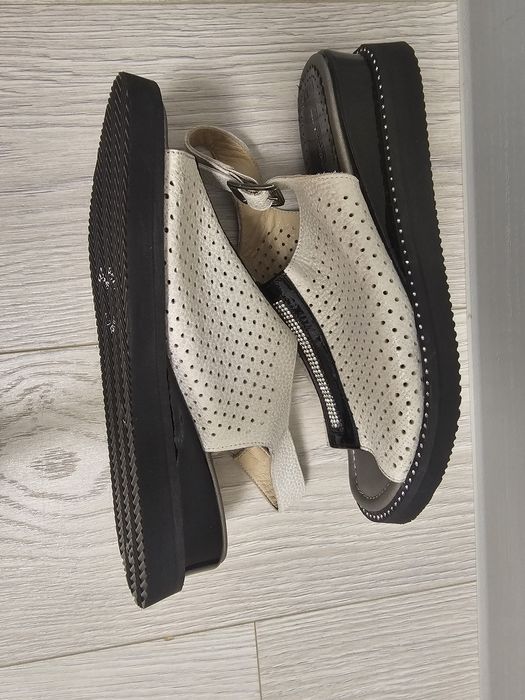 Продам босоножки