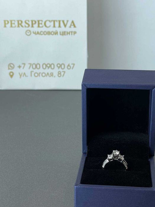 Золотое кольцо с бриллиантом