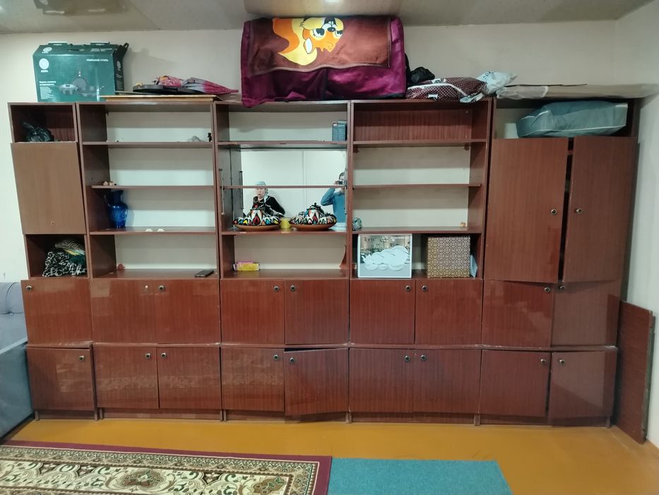 Shkaf. sotiladi 5 ga bo'lingan