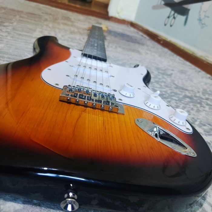 Продам новую, отстроенную  электрогитару