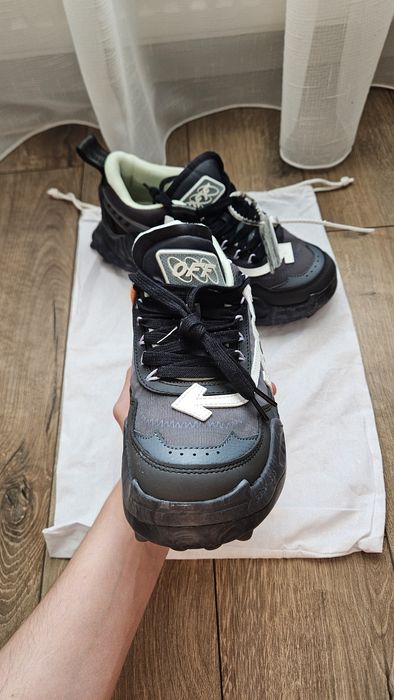 Off-White Odsy-1000 Black and White