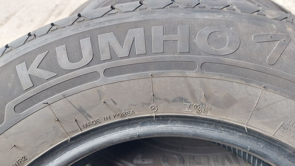 Гуми за Бус 215/70/15 C Kumho 2 броя