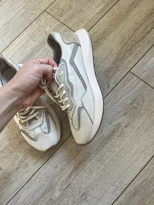 Кроссовки женские