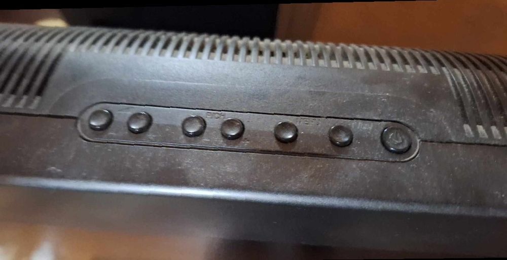 Телевизор NEI с едно дистанционно