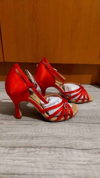 Pantofi/ sandale noi de dans Sansha marimea 35 rosu