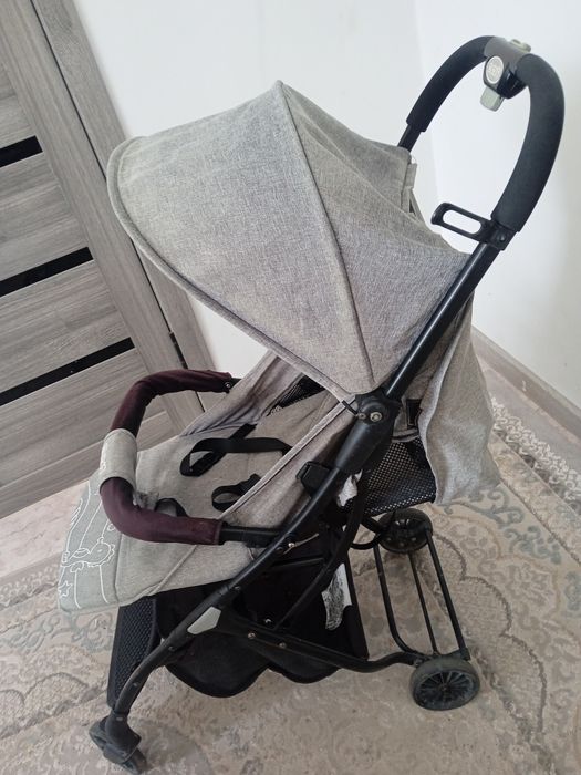 Продам коляску летний  среднем состояние