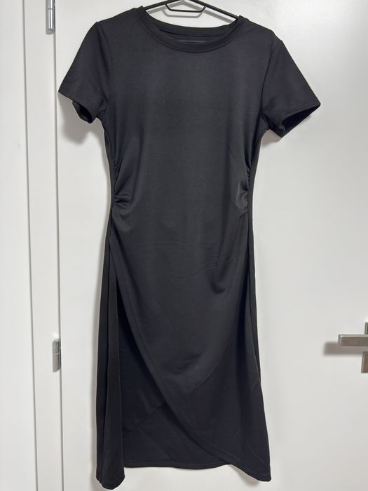 Нова! Изчистена черна рокля.