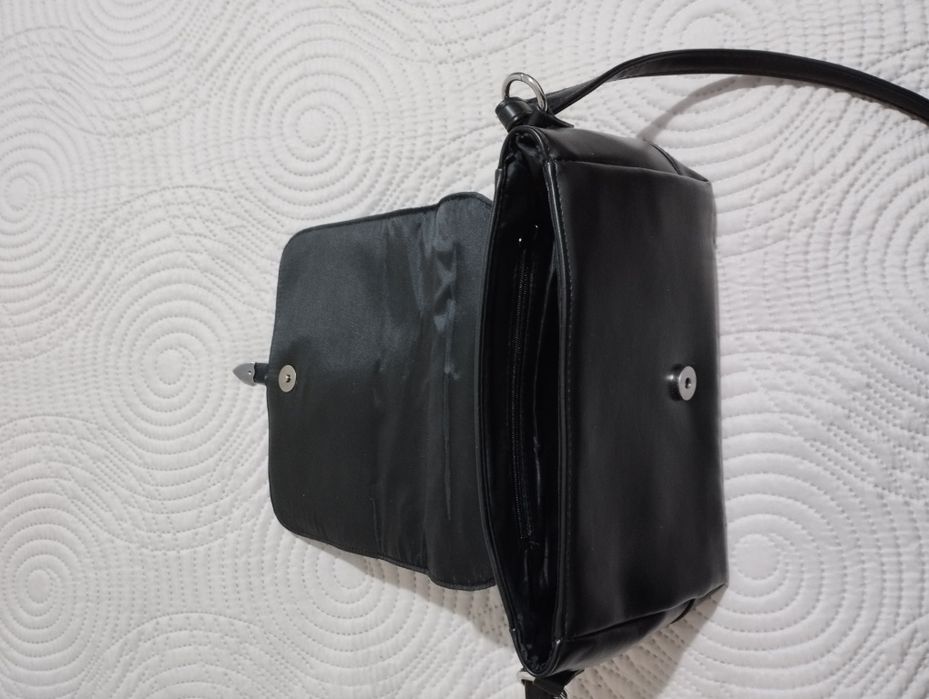 Официална дамска чанта.