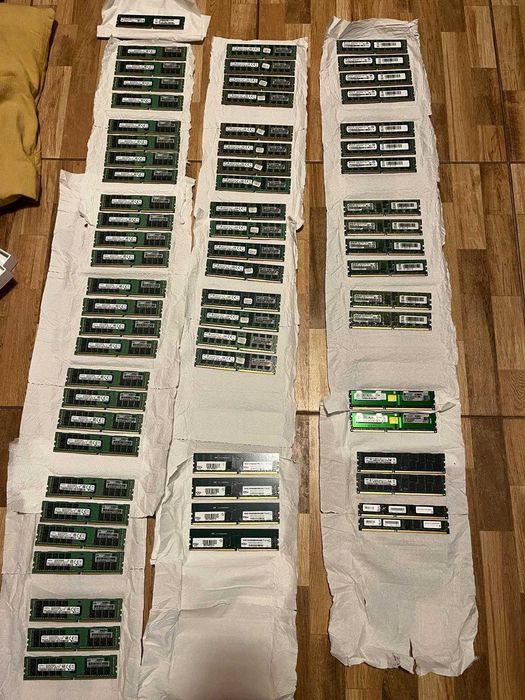 Memorii RAM Server DDR4 ECC RDIMM 16-32GB