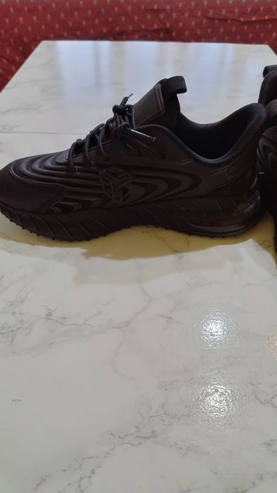 Маратонки номер 40