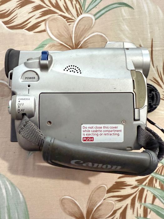 Digital Camera Canon MV400