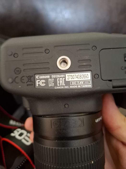 Canon комплект фотоапарат, обектив, чанта, батерия и зарядно