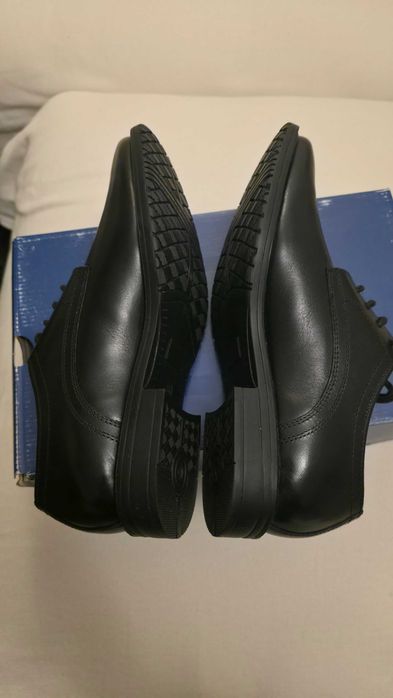 Pantofi 37 NOI nepurtati barbati piele naturala la jumatate de pret