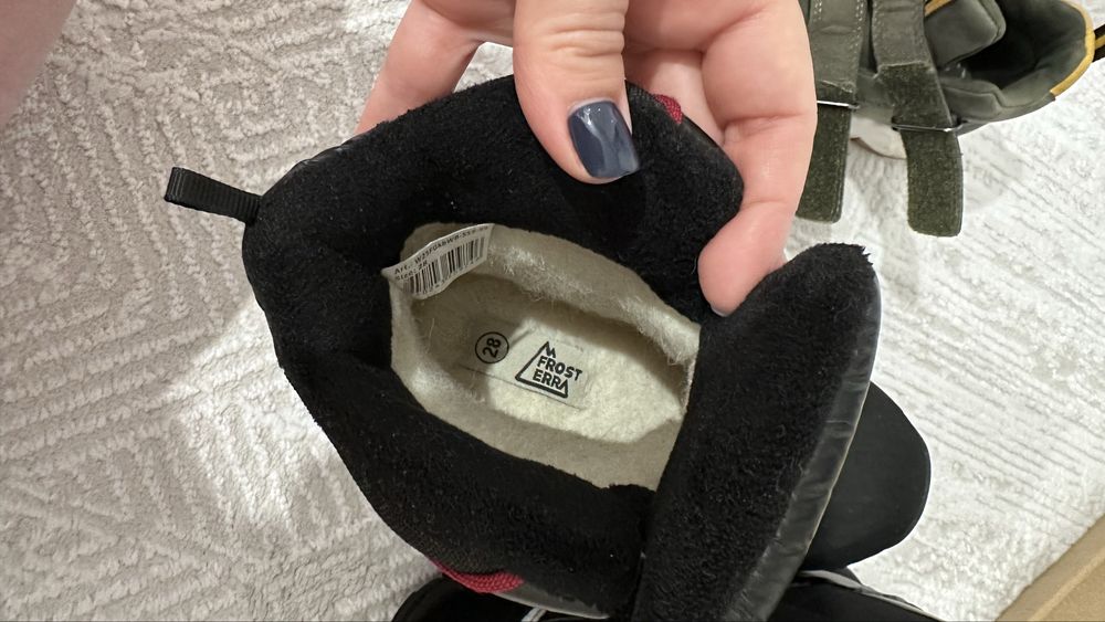 Продам зимние дутики