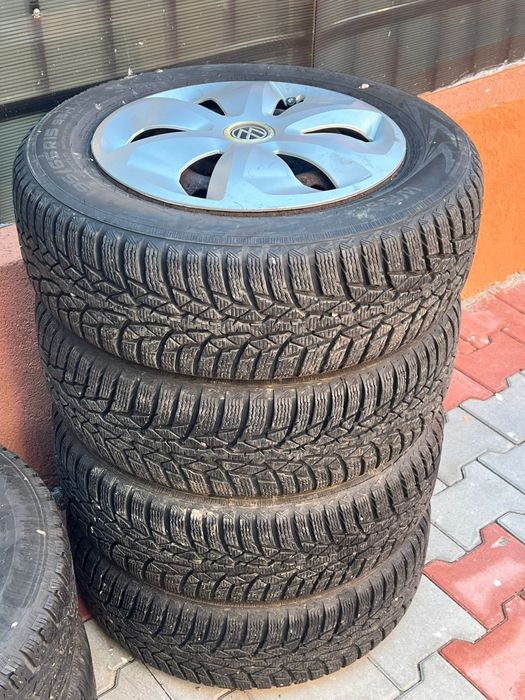 Vând set complet 4 anvelope Nokian M+S 195/65 R15 + jante tablă 5x112