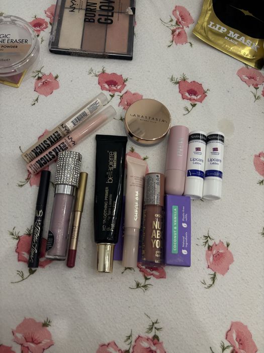 Лот  rhode , dior ,mac козметика , гримове и аксесоари